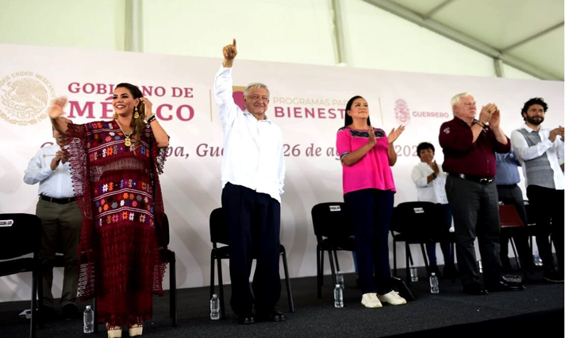 El presidente Andrés Manuel López Obrador llamó a los aspirantes perdedores a que “no se pongan muy tristes” y no se den por vencidos a la primera. Foto: especial