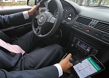 Detienen a tres sujetos por robo de taxis Uber en Edomex