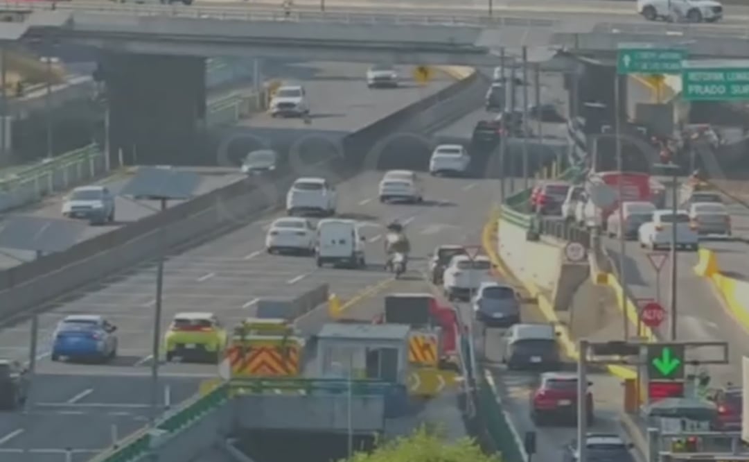 Persecución en Periférico en sentido contrario. Foto: Captura de video