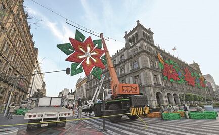 Llega alumbrado navideño al Zócalo