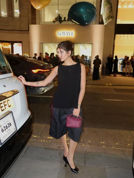 Mar usa bolso mini de Loewe que añade un toque de color. Foto: Especial. Instagram @marderegil._