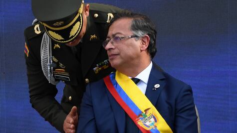 El reto de Gustavo Petro de buscar la "paz total" en Colombia con un Ejército "pensado para la guerra"