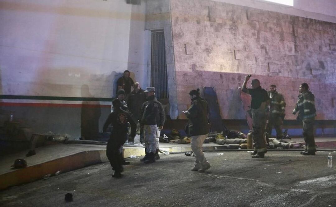 Incendio en el Instituto Nacional de Migración en ciudad Juárez. Foto Christian Torres/EL UNIVERSAL