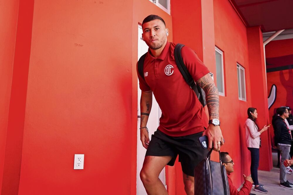 Toluca desconoce si Juan Escobar podrá ser registrado