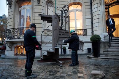 Coleccionista compra sección de escalera de Torre Eiffel por 5.2 mdd