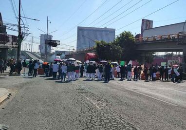 Trabajadores del IMSS-Bienestar se manfiestan en Naucalpan; exigen mejores condiciones laborales y destitución del coordinador estatal 