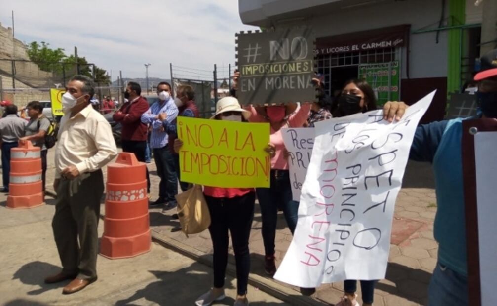 Mario Delgado visita Tlaxcala en medio de protestas de militantes