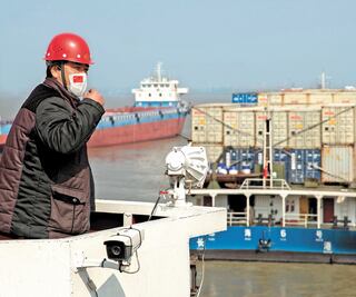 Restringen comercio hasta de papel de baño