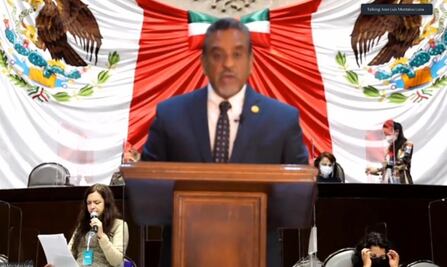 Pese a sesión en línea, diputado del PT aparece ¡con fondo de la Cámara de Diputados!