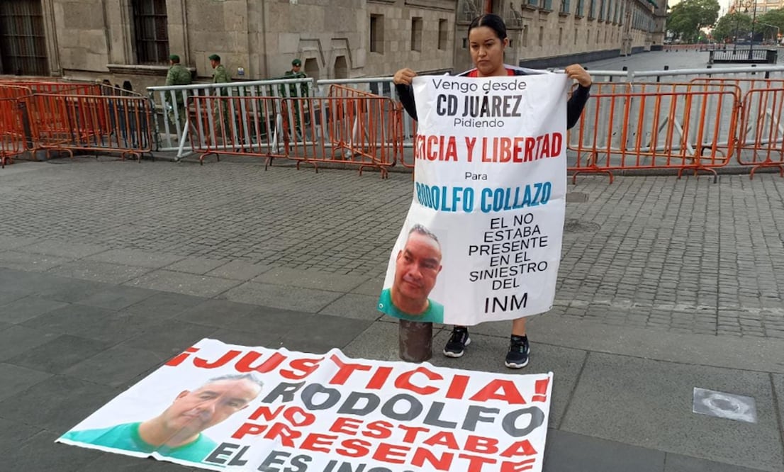 Familiares de Rodolfo Collazo, uno de los detenidos por incendio del 27 de marzo en la estación provisional del INM de Ciudad Juárez, Chihuahua, se manifiestan afuera de Palacio Nacional, para pedir su liberación