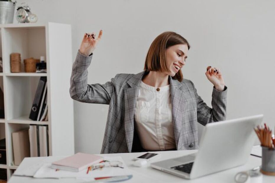 Cultivando la felicidad en el trabajo. Fuente: Freepik.