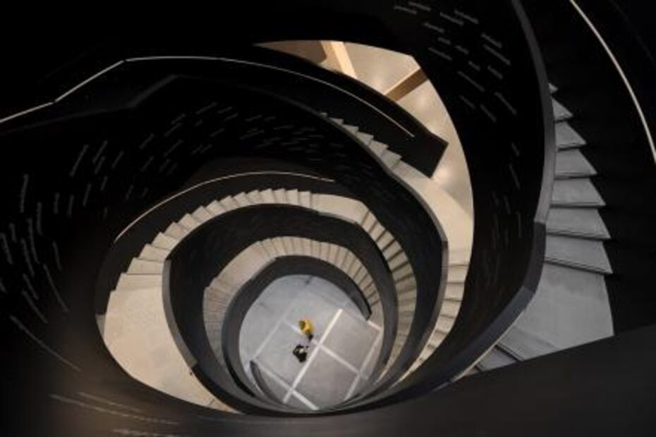 "Robots" devuelven libros en biblioteca del siglo XXI