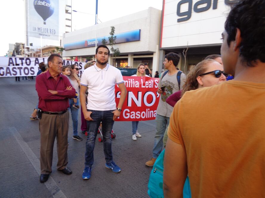 Marchan contra gasolinazo de forma pacífica en seis puntos de Sinaloa