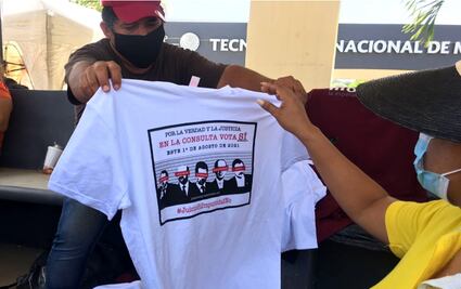 ¡Como pan caliente! se venden playeras de “El Falso Mesías” y de la consulta, afirman vendedores