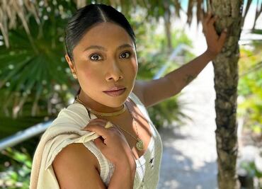 Yalitza Aparicio deslumbra con vestido lila de marca mexicana