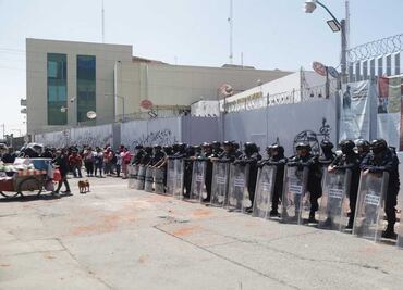Custodian penal de Chalco tras disturbios; familiares exigen información y denuncian que hay corrupción al interior de la cárcel