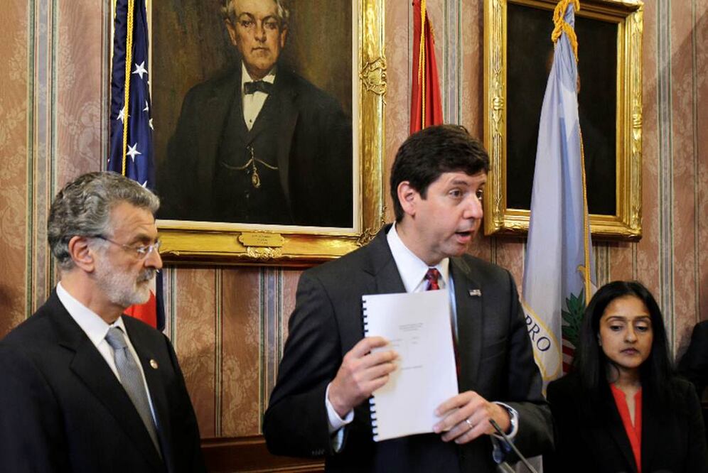 El acuerdo establece la creación de una Comisión de Policía Comunitaria, compuesta de 10 representantes de la comunidad y uno por cada una de las tres asociaciones sindicales de la policía Foto: AP