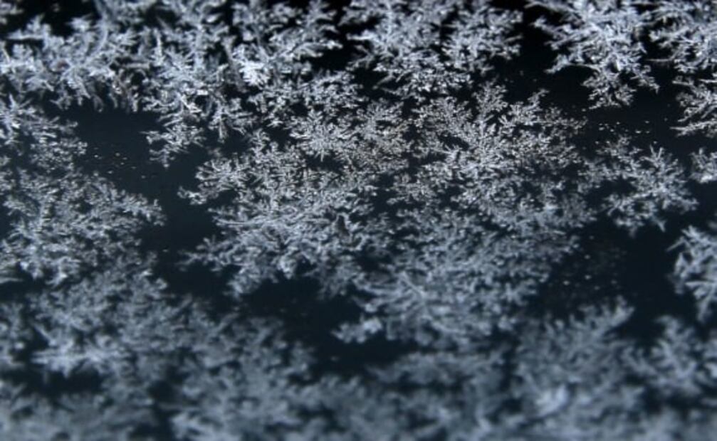 ¿Por qué los copos de nieve son hexagonales?