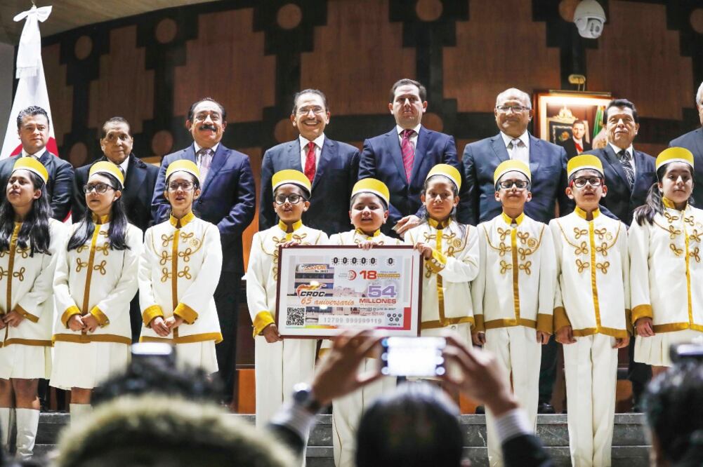 La Lotenal aseguró que la CROC ha sido una central ejemplar, que en defensa de los derechos de los trabajadores no ha perdido de vista el interés de la nación. (CRISTOPHER ROGEL BLANQUET. EL UNIVERSAL)