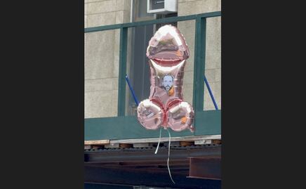 Decenas de globos en forma de pene sobrevuelan la corte donde se juzga a Donald Trump