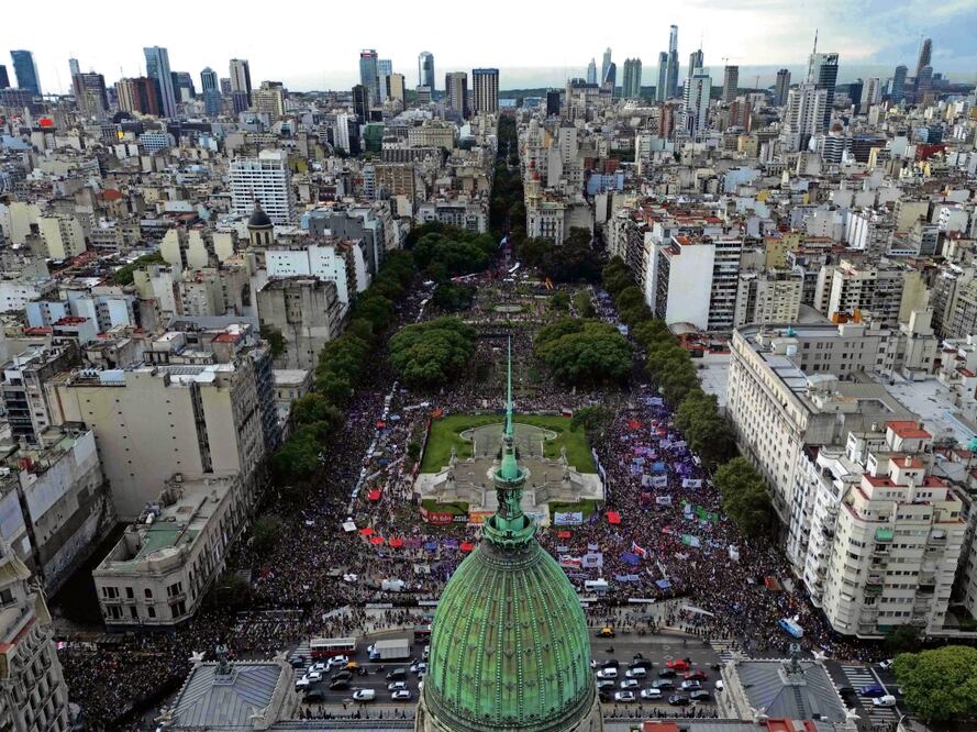 El producto interno bruto (PIB) de Argentina se contrajo 5.1% interanual en el primer trimestre de 2024. Foto: Archivo/El Universal