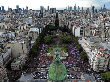 PIB de Argentina cae 5.1% interanual en primer trimestre de 2024