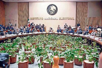 INE valida promo en el que Anaya elogia a Meade