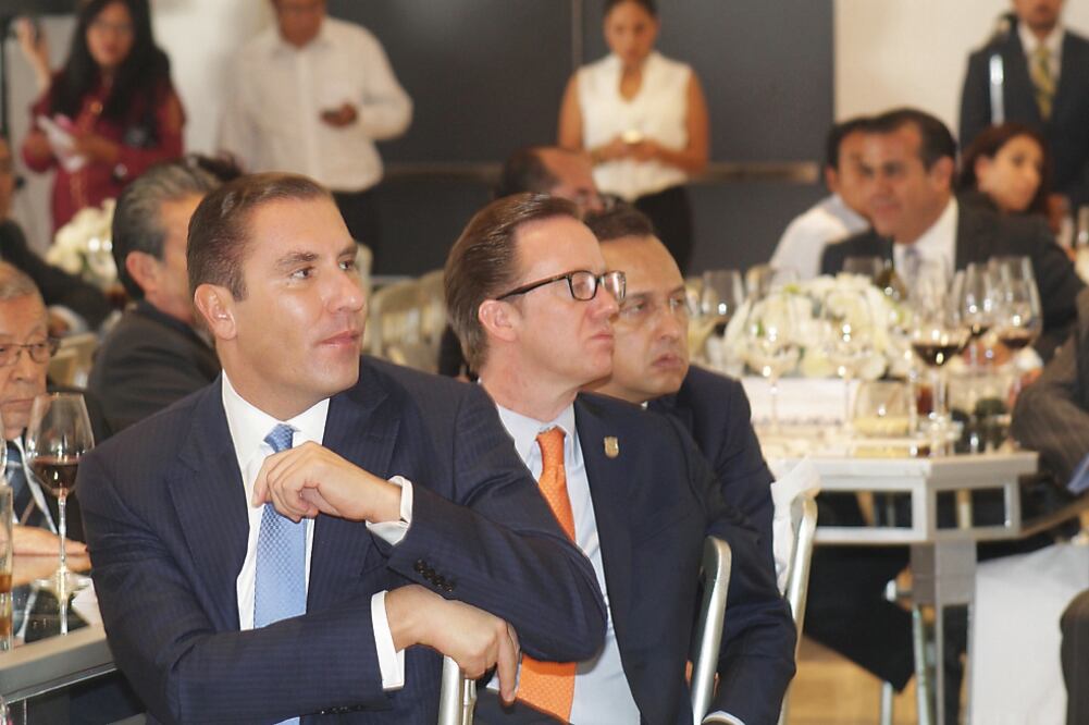 Rafael Moreno, gobernador de Puebla, celebró el Día de la Libertad de Expresión con la asistencia de Édgar Pereda Gómez, presidente de la CIRT (OMAR CONTRERAS. EL UNIVERSAL)