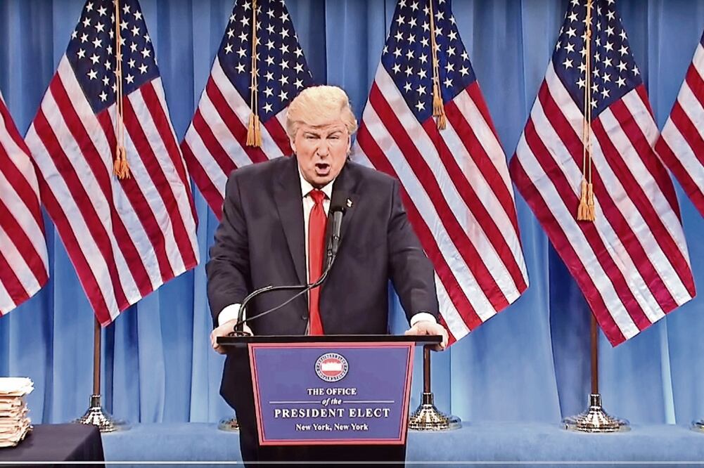 Baldwin, en su parodia, habló del hackeo que influyó en la eleccion: “Fue Canadá... no, China... no, Meryl Streep” (TOMADA DE SNL)