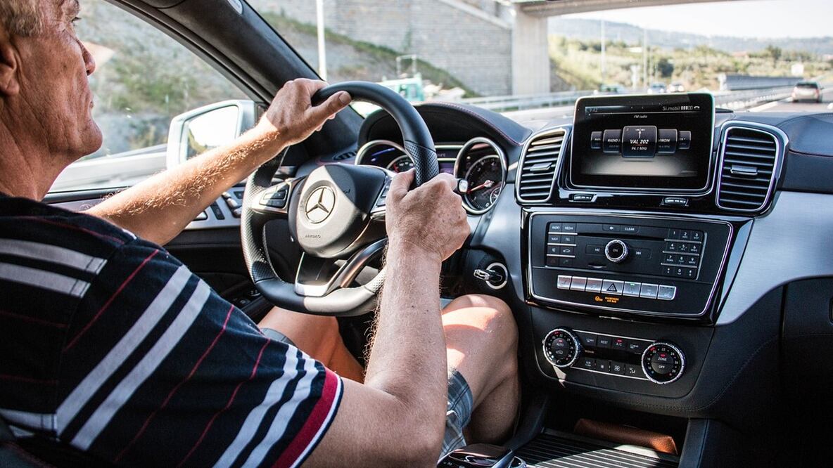 ¿Hasta qué edad se puede tramitar un permiso para conducir? Foto: Pixabay