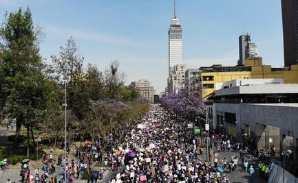 Avanza último contingente de la marcha por el Día de la Mujer