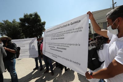 Se manifiestan a favor del director de facultad de Química en la UAEMex; niegan las acusaciones de acoso