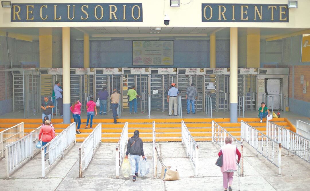 El gobierno del Estado de México acusa que 80% de las llamadas de extorsión recibidas en su territorio provienen de cárceles de la Ciudad de México. Foto: ARCHIVO EL UNIVERSAL