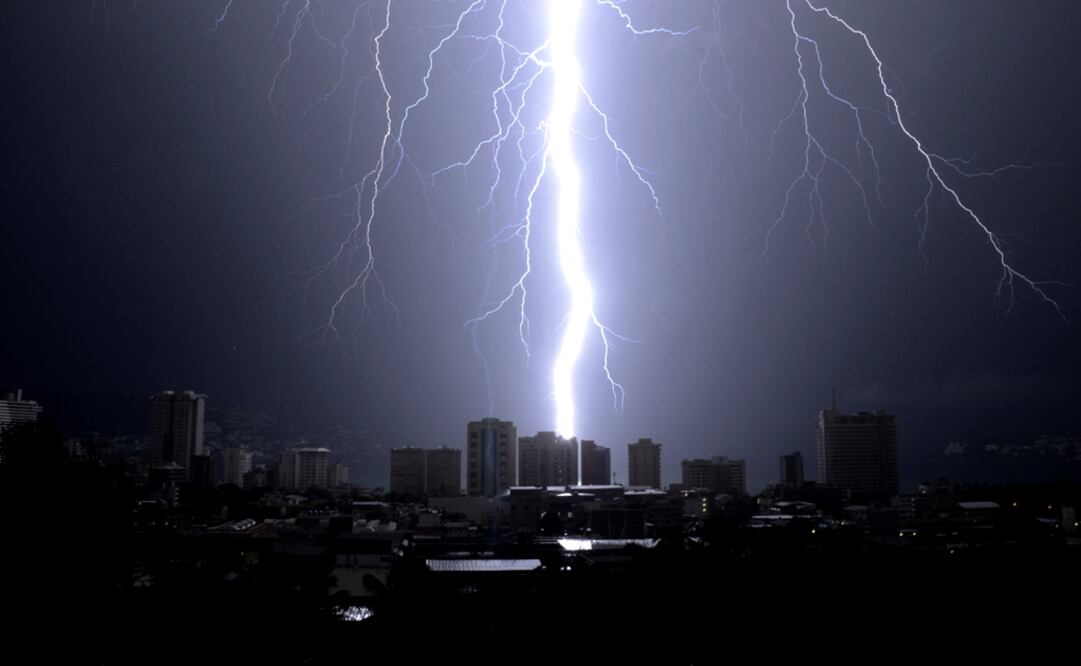 Heavy rains in Northwest Mexico have often caused traffic chaos and urban collapse - Photo: Bernandino Hernández/AP