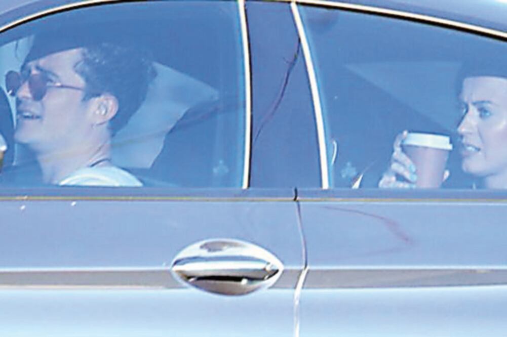 Perry viajó en la parte posterior del vehículo de Bloom (TOMADA DE TMZ)