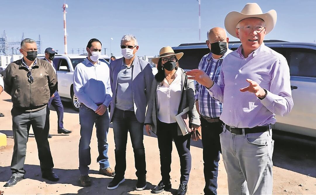 Ken Salazar (der.) estuvo en Baja California Sur para fomentar políticas que contemplen los compromisos climáticos y de energía limpia hechos por EU y México. Foto: ESPECIAL