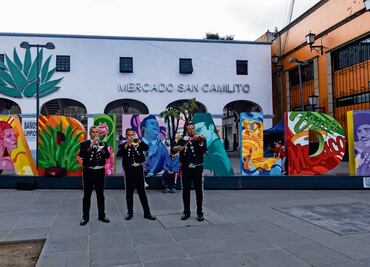 Los mariachis están listos para la noche mexicana