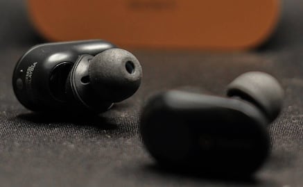 Joven sufre lesión en el oído por explosión de audífono en cafetería de Puebla