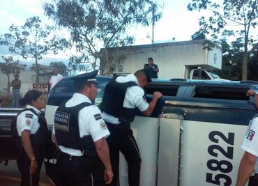 Conductor ebrio choca con patrulla de Gendarmería en Oaxaca