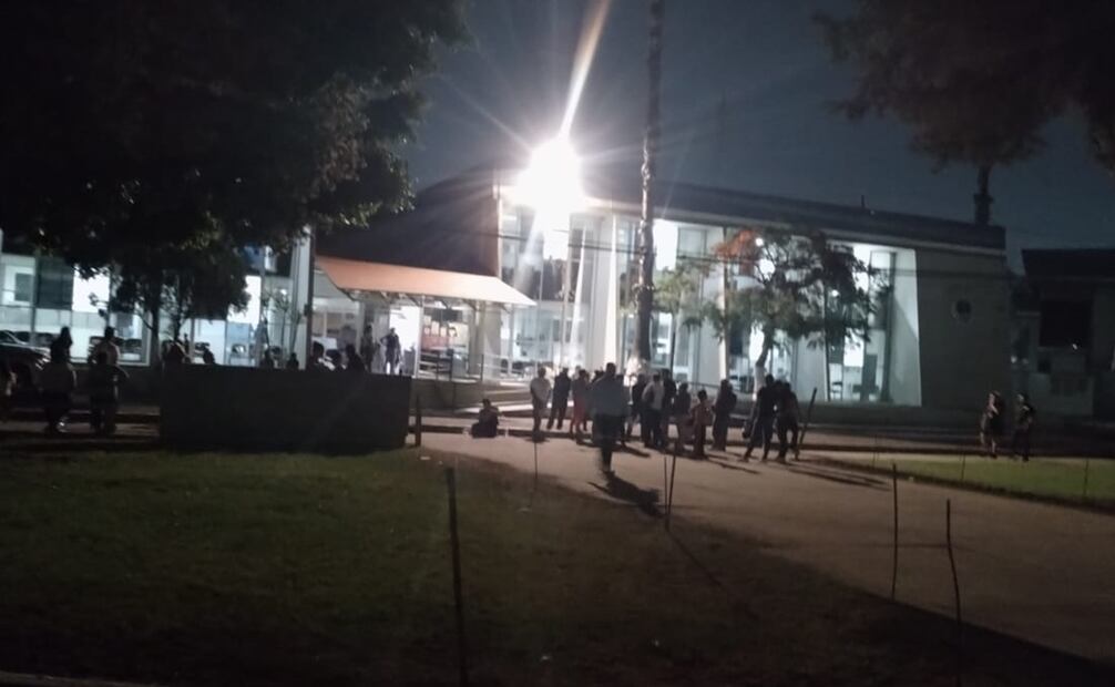 Familiares y vecinos de los 6 niños y su abuelita, calcinados por un incendio en una colonia popular de Morelia, pidieron a la Fiscalía de Michoacán que les entreguen los cuerpos, para velarlos y darles sepultura. Foto: especial