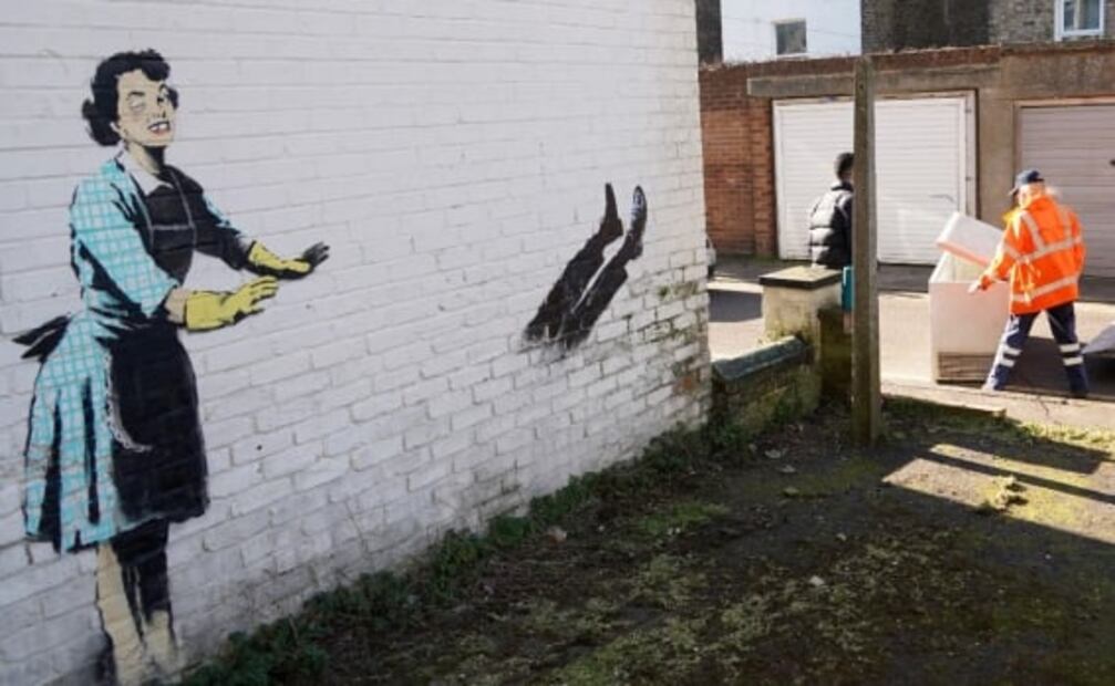 Aparece obra de Banksy en pleno San Valentín sobre la violencia doméstica contra las mujeres