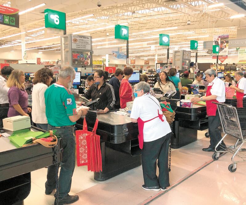 Los ejecutivos de finanzas piden no aumentar los precios por presiones de demanda o falta de oferta en el caso de bienes y servicios básicos. Foto: ROGELIO MORALES. CUARTOSCURO