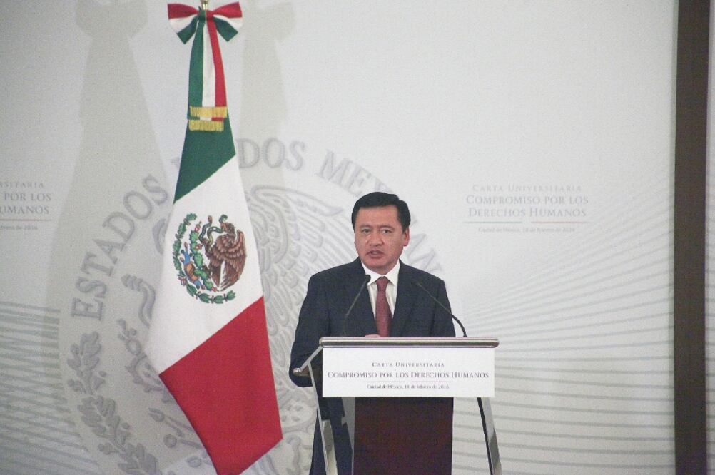 Miguel Ángel Osorio Chong, secretario de Gobernación, dice que al arrancar la administración había más de 2 mil reos federales en penales estatales (ALEJANDRO ACOSTA. EL UNIVERSAL)