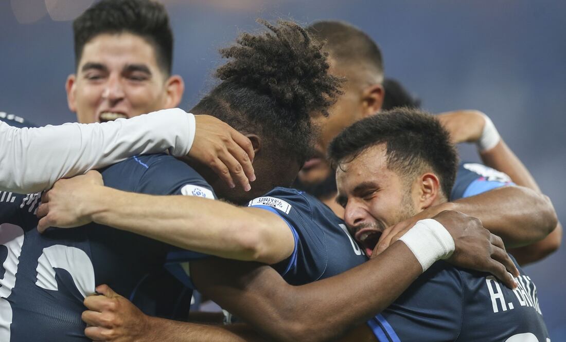 Jugadores de los "Tuzos" de Pachuca en festejo, tras convertirse en semifinalistas de la Copa Intercontinental - Foto: AP