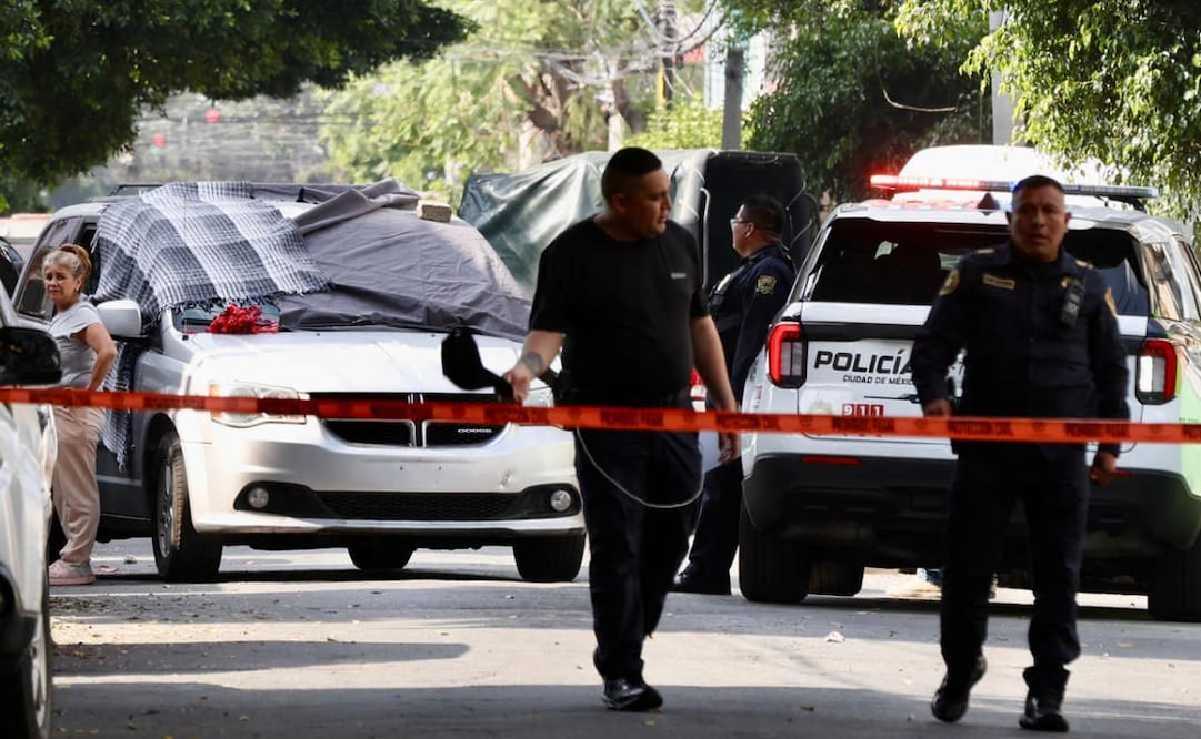 Asesinan a hombre en calles de Iztapalapa; un joven resulta herido de bala. Foto: Valente Rosas / EL UNIVERSAL