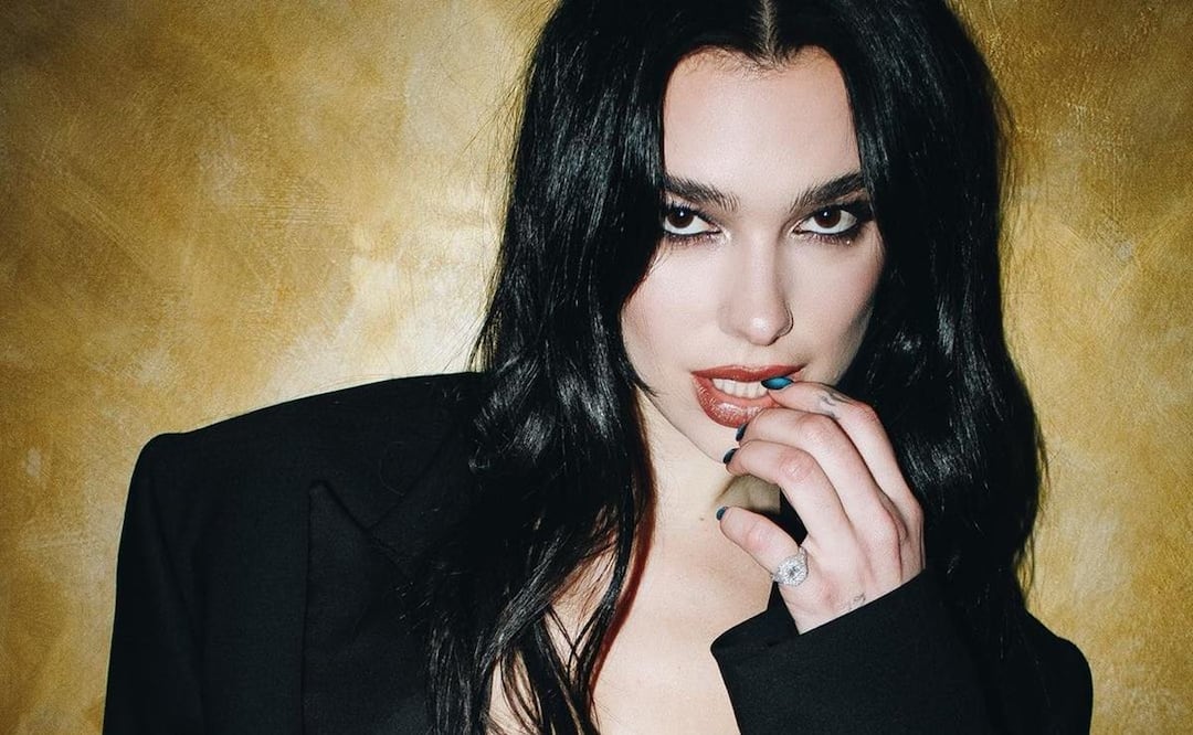 Dua Lipa vistió un total look negro con prendas sensuales y sobrias / Foto: Instagram @dualipa