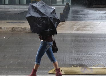 Lluvias dejaron encharcamientos y afectaciones en zona oriente de la CDMX