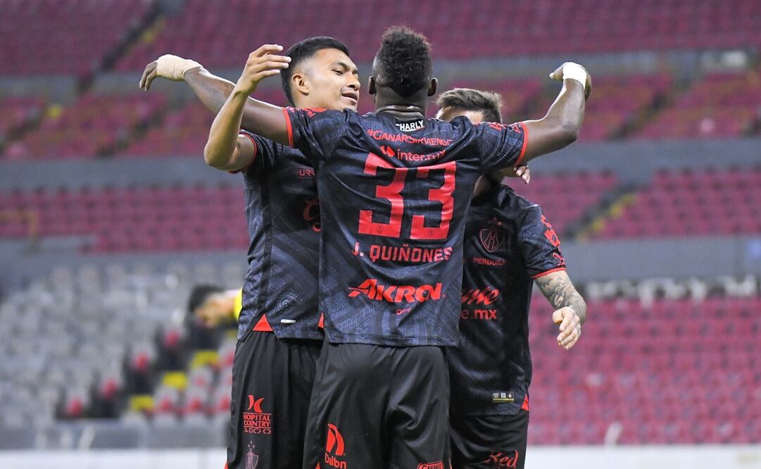 Atlas celebrando uno de sus goles ante Mazatlán - FOTO: Imago7