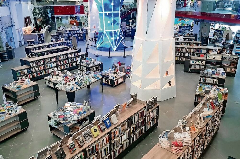 El espacio, en el Centro Cultural Universitario de la Universidad de Guadalajara, alberga hasta 120 mil ejemplares con más de 120 temáticas. Foto: JAIME MARTÍN. UDG