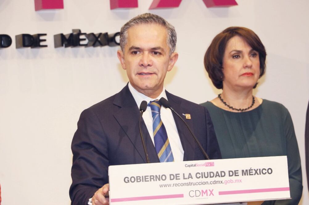 El sábado pasado se aprobó la lista de candidatos que postuló el PAN al Senado de la República, en ella aparece el jefe de Gobierno, Miguel Ángel Mancera, en segunda posición, tan sólo después de Josefina Vázquez Mota (ESPECIAL)